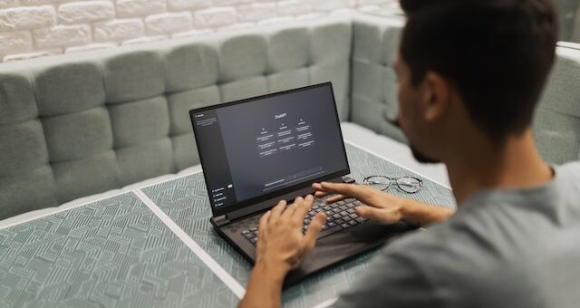 How to Use Chat GPT to Start & Grow a Business